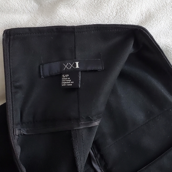 NWOT- Forever 21• High Waist Rayon Mix Pencil skirt with slit- Small - Picture 7 of 8